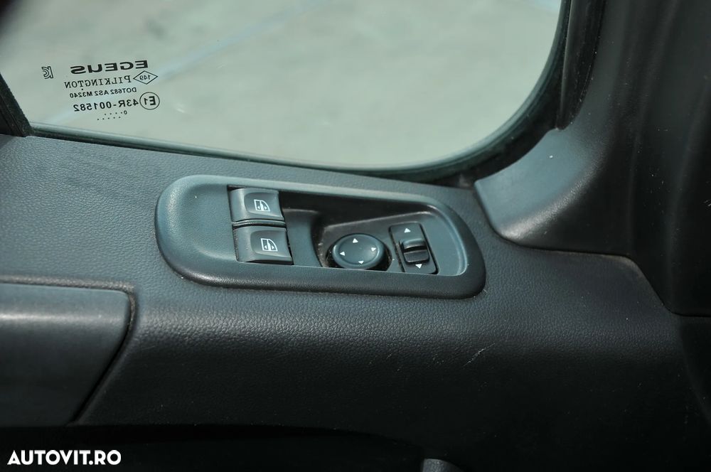 Renault Master cu lift - 30