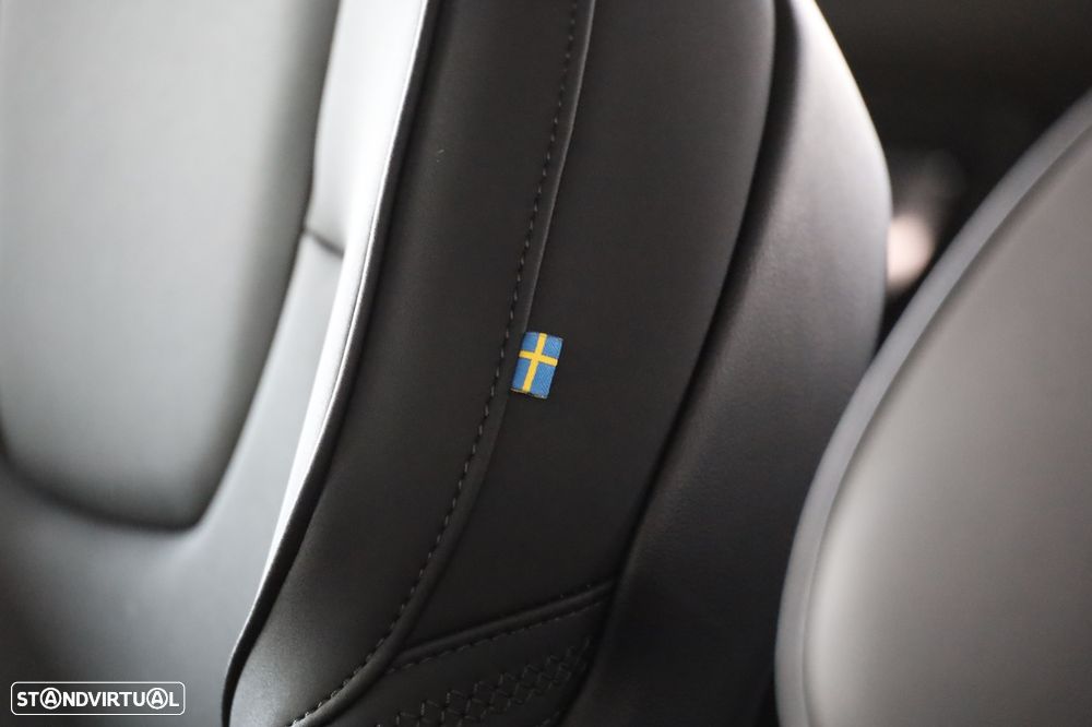 Volvo XC 60 2.0 T6 PHEV Core AWD - 11