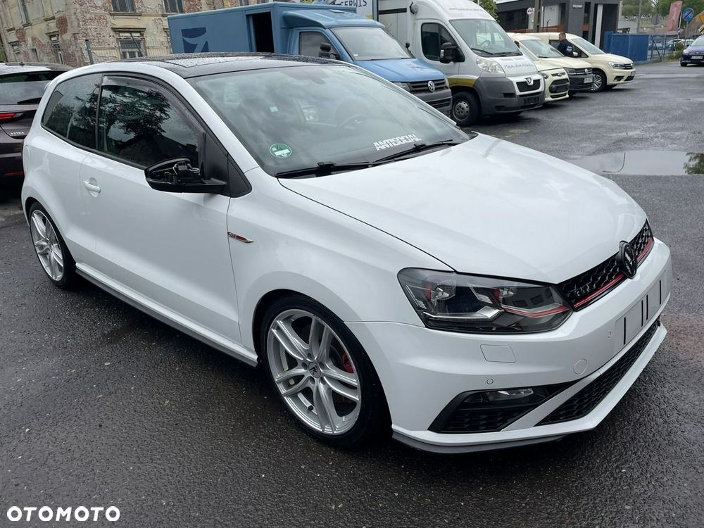 Volkswagen Polo - 1