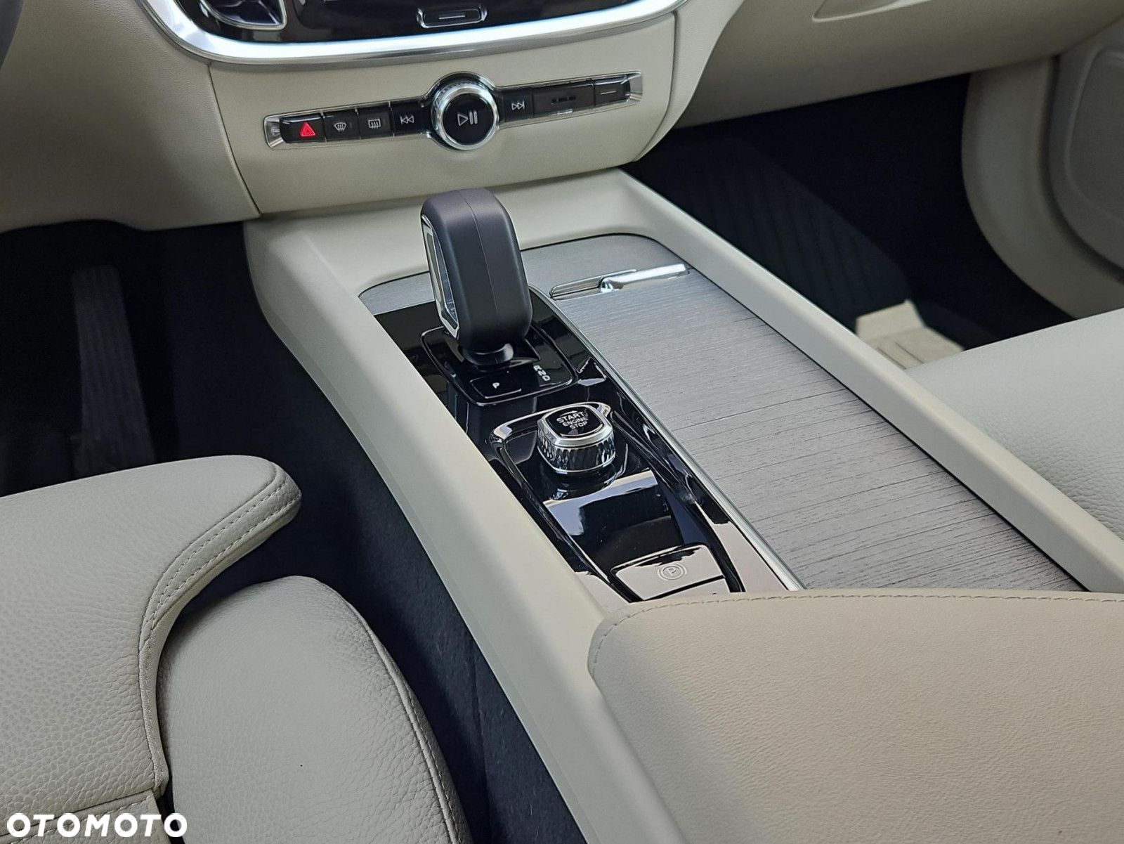 Volvo V60 B4 B Plus Dark - 26