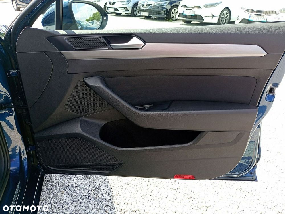 Volkswagen Passat Variant 2.0 TDI EVO Essence - 25