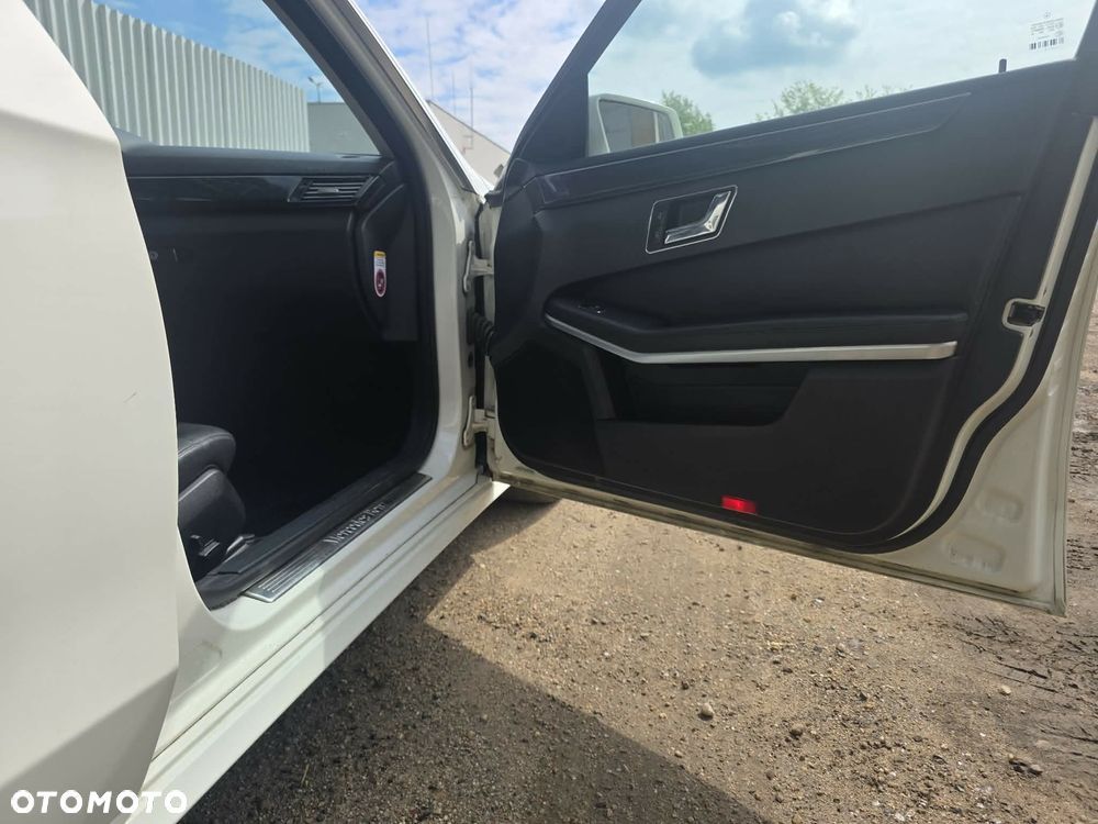 Mercedes-Benz Klasa E 220 CDI DPF BlueEFFICIENCY Automatik - 14