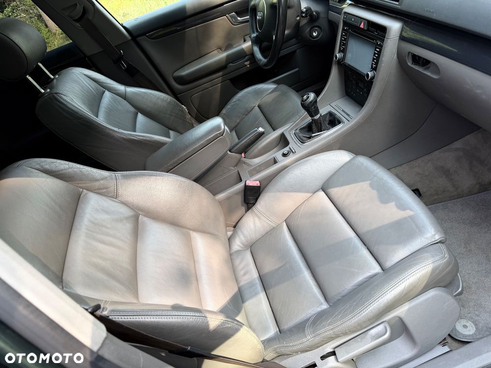 Audi A4 Limousine 2.4 - 8