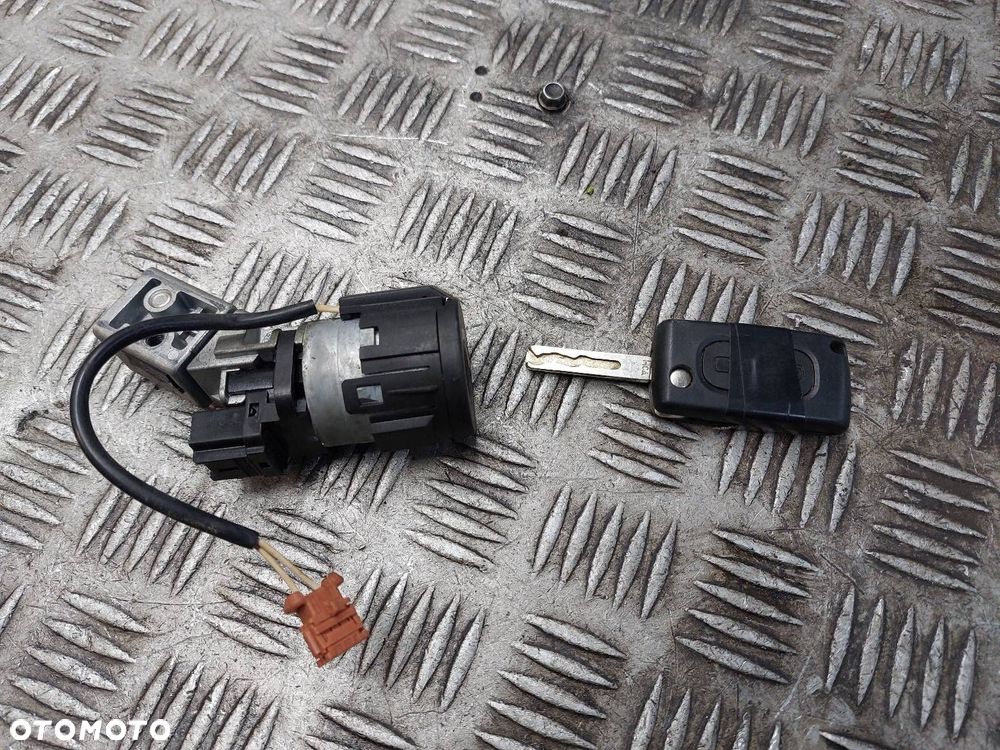 STACYJKA Z KLUCZYKIEM PEUGEOT 207 I - 1
