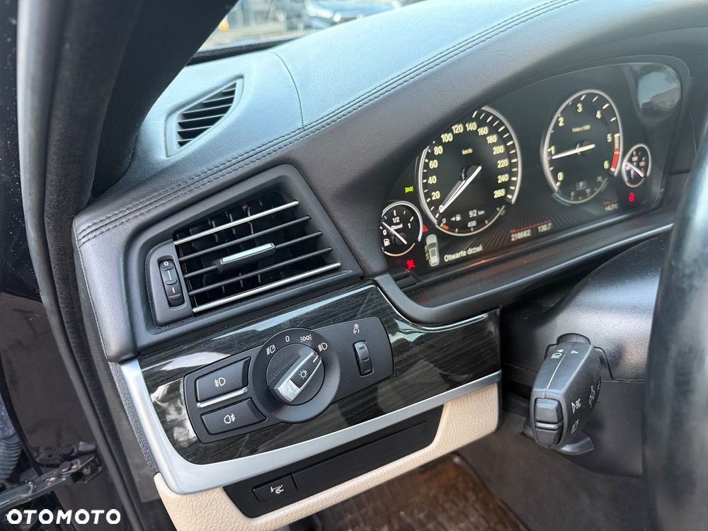 BMW Seria 5 525d Sport-Aut - 10