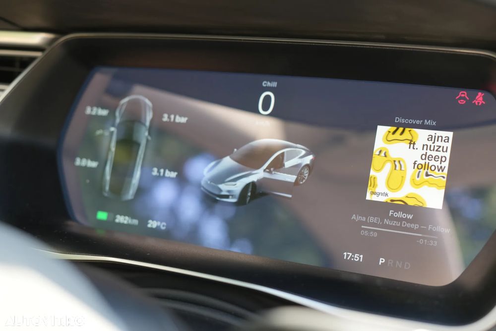 Tesla Model S - 19