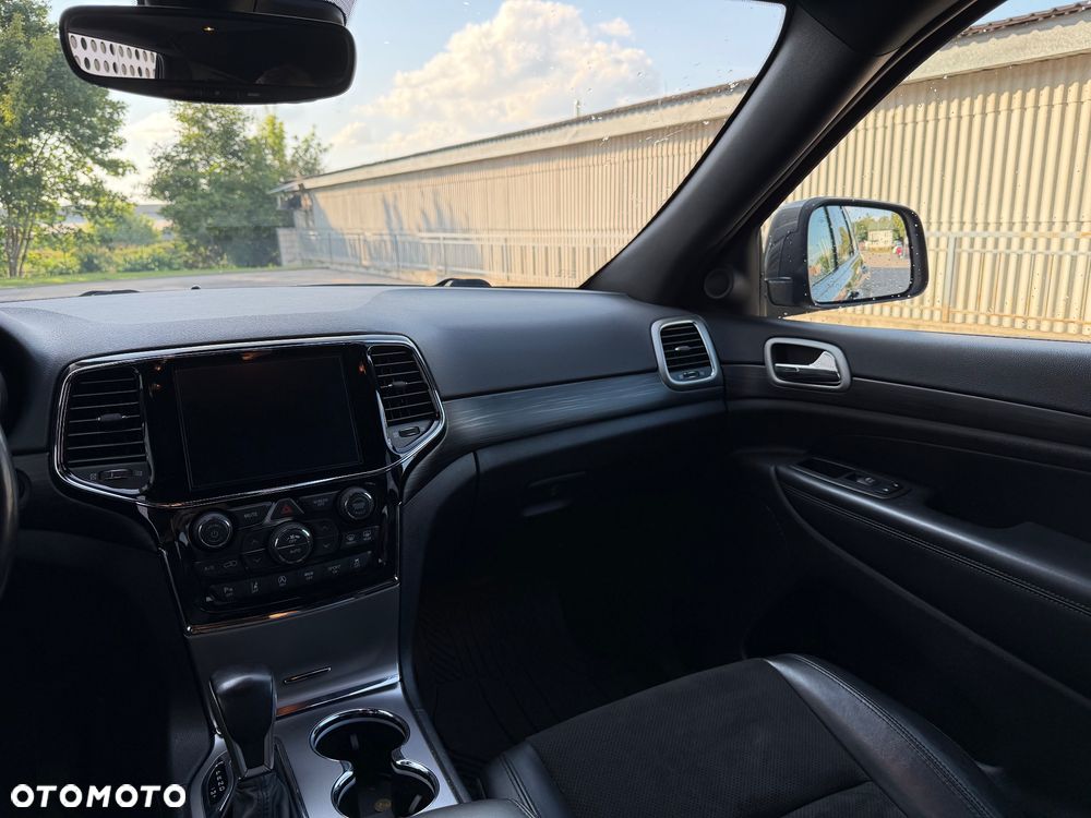 Jeep Grand Cherokee - 12