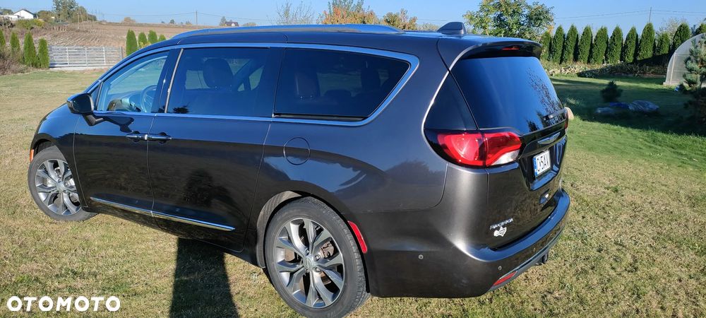 Chrysler Pacifica - 25