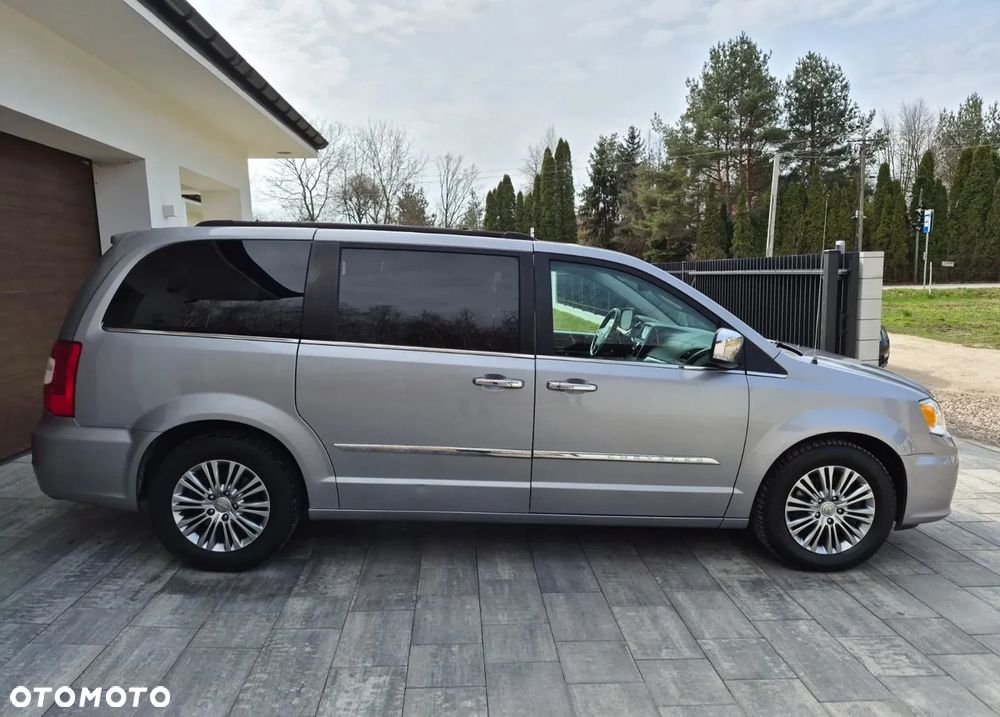 Chrysler Town & Country 3.6 Limited - 7