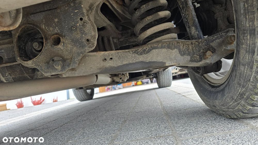 Suzuki Grand Vitara 2.0 - 8