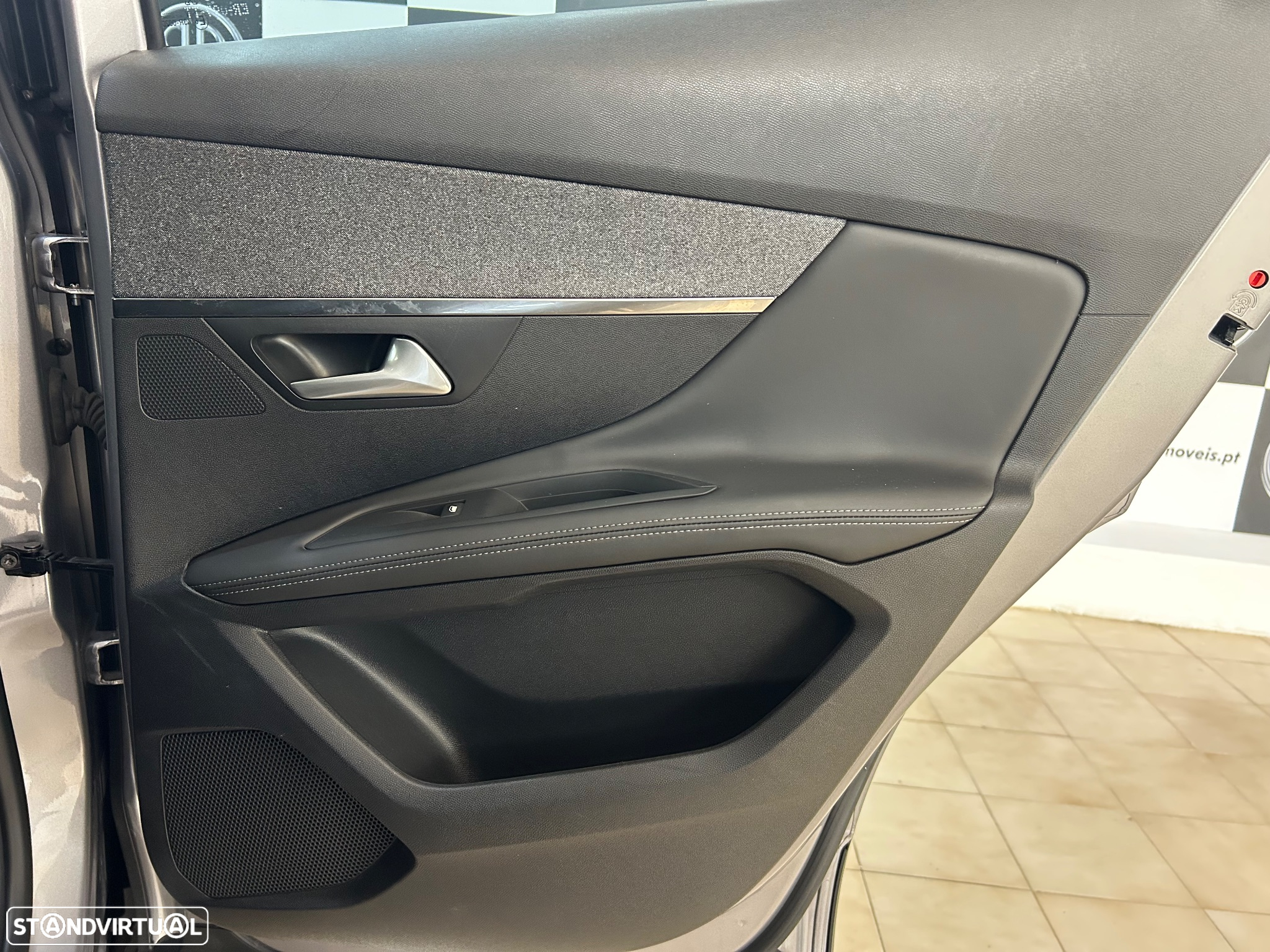 Peugeot 3008 1.2 PureTech Allure EAT6 - 26