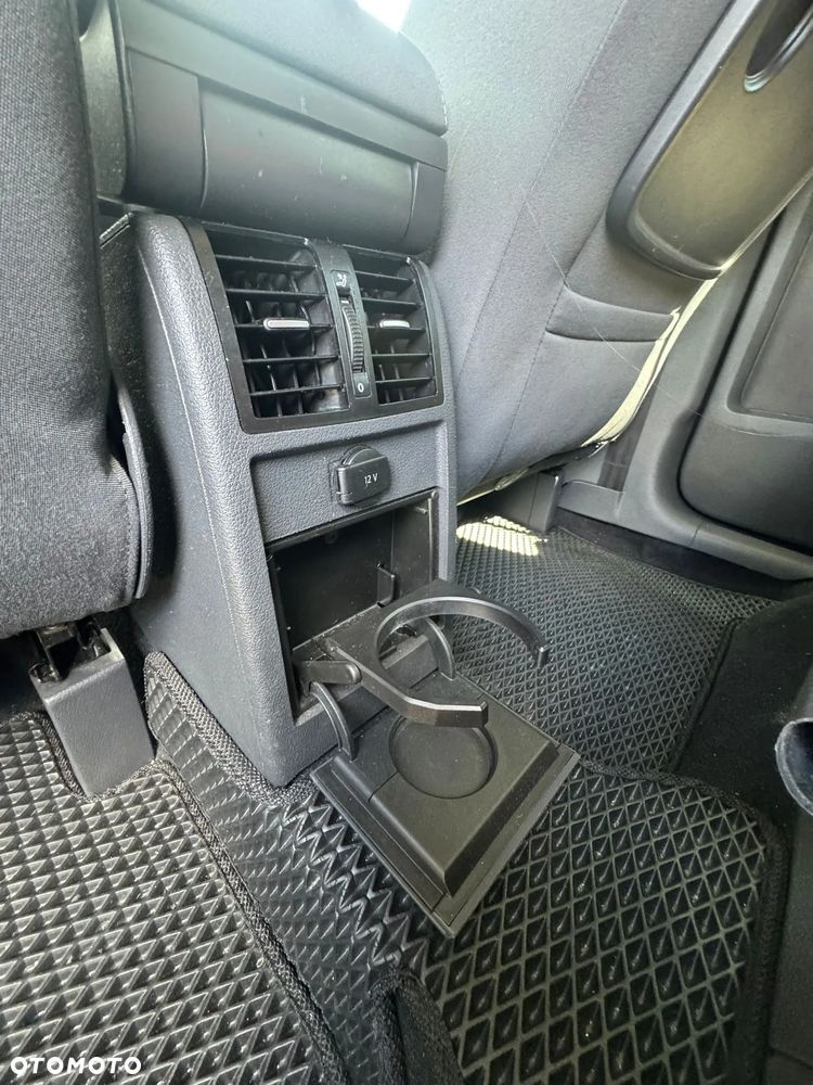 Volkswagen Touran 2.0 TDI Highline DSG - 17