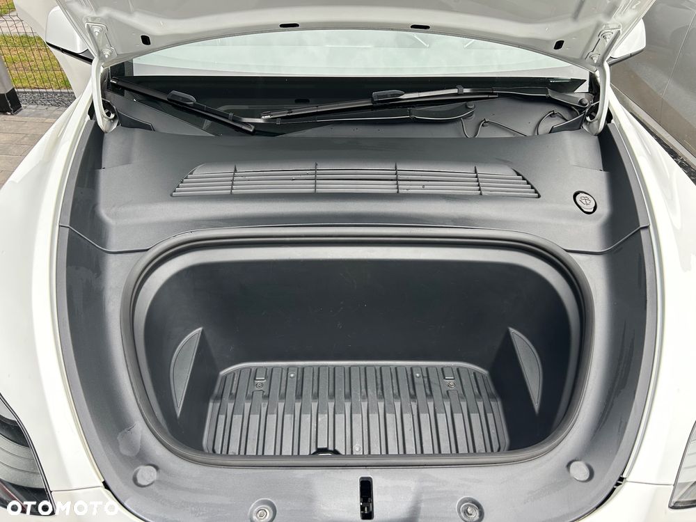 Tesla Model Y Performance Dual Motor AWD - 14