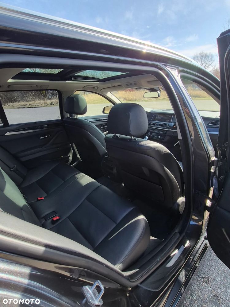 BMW Seria 5 525d xDrive Sport-Aut Modern Line - 11