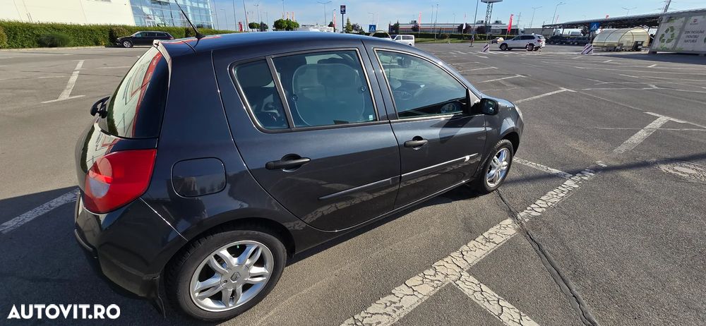 Renault Clio III 1.2 16V Authentique - 4
