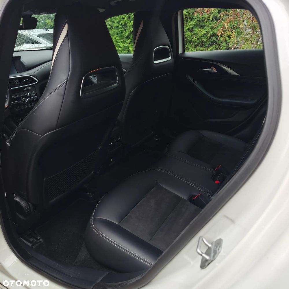 Infiniti Q30 1.6t Sport Tech 7DCT - 16