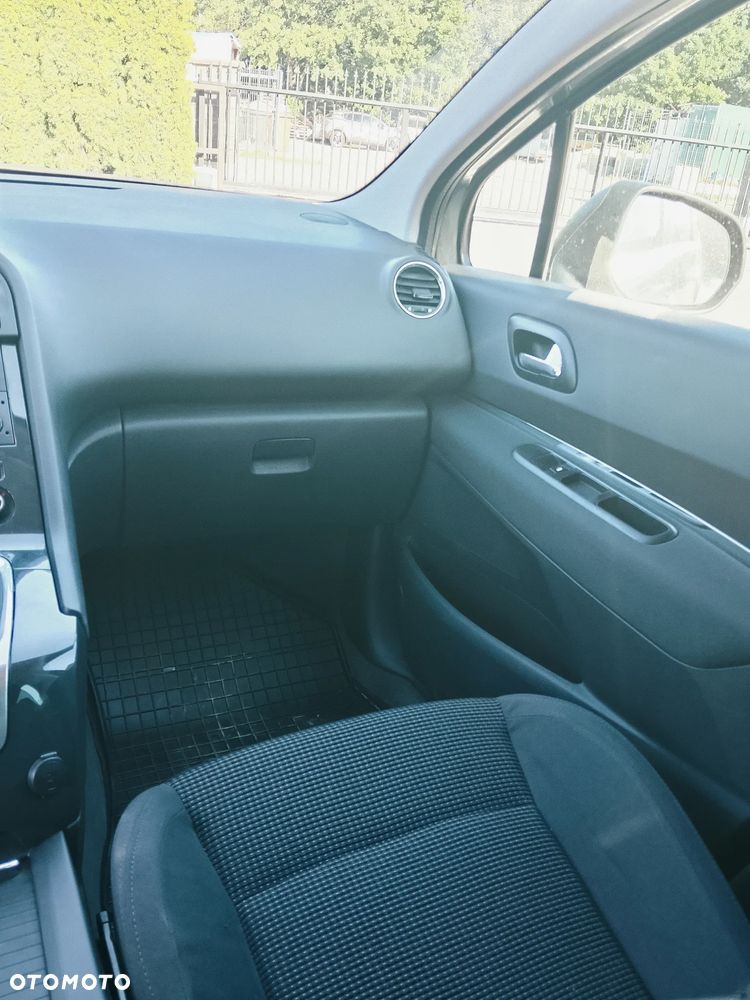 Peugeot 5008 - 8