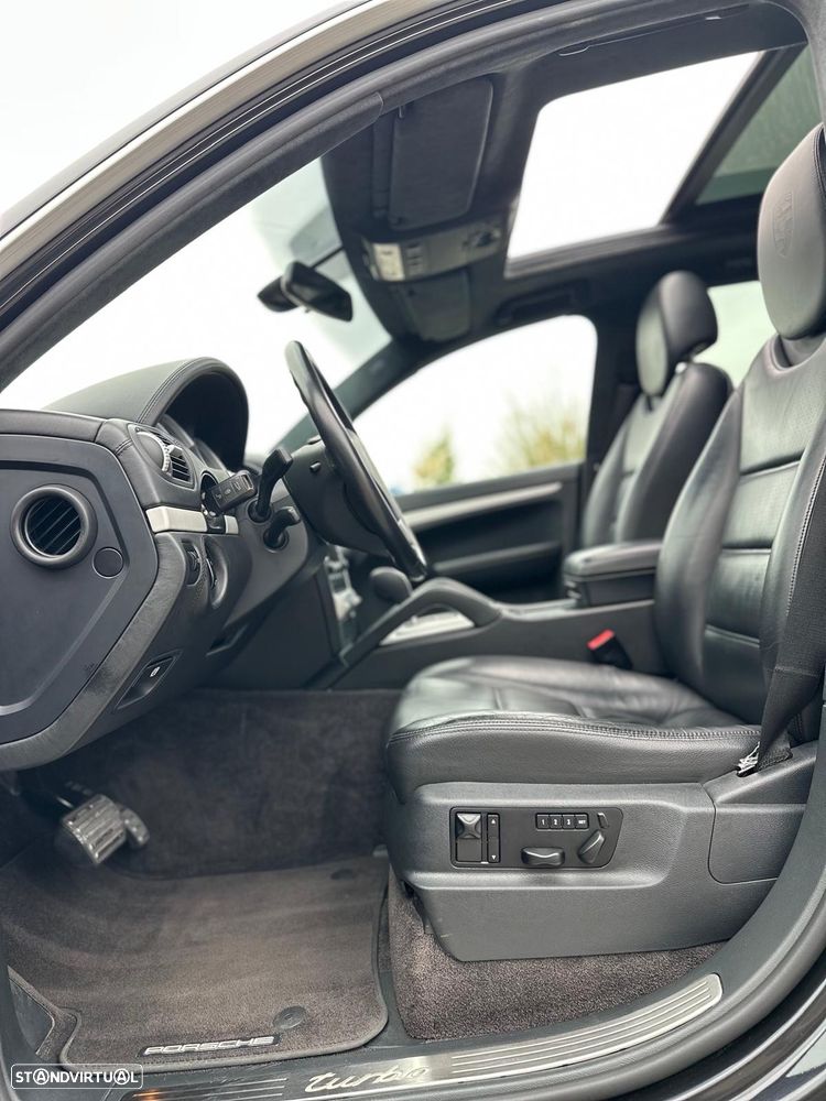 Porsche Cayenne Turbo - 19