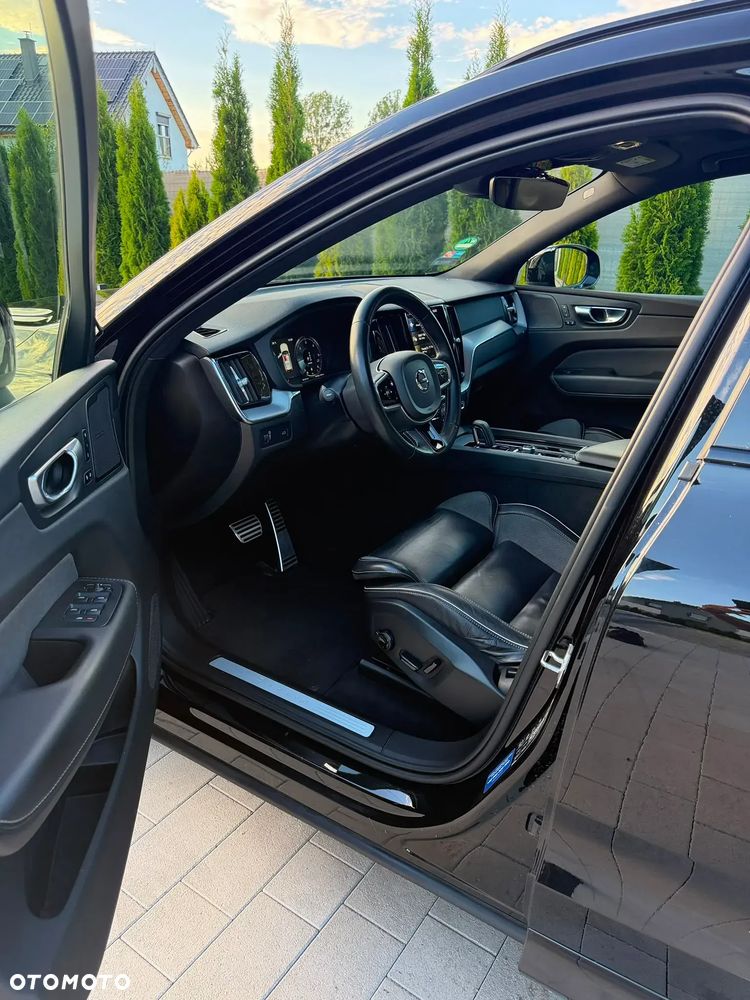 Volvo XC 60 B5 D AWD R-Design - 21