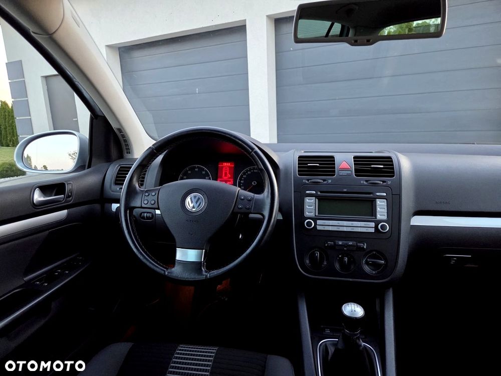 Volkswagen Golf - 22