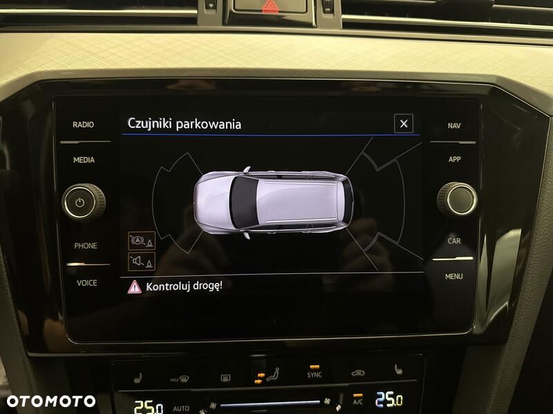 Volkswagen Passat - 16