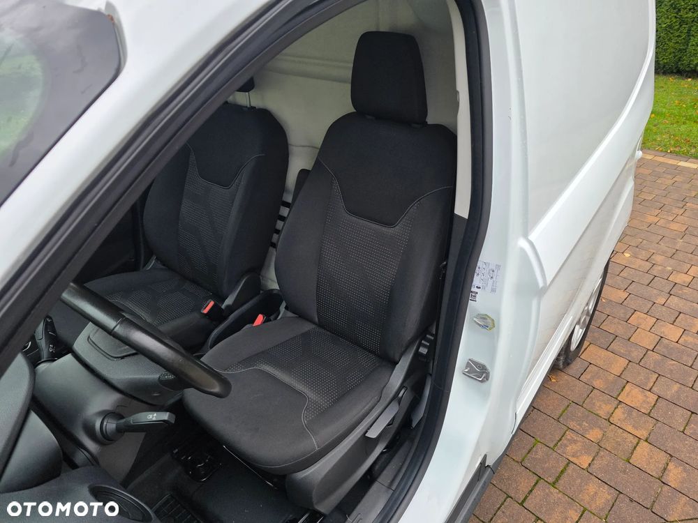 Ford Transit Courier - 10