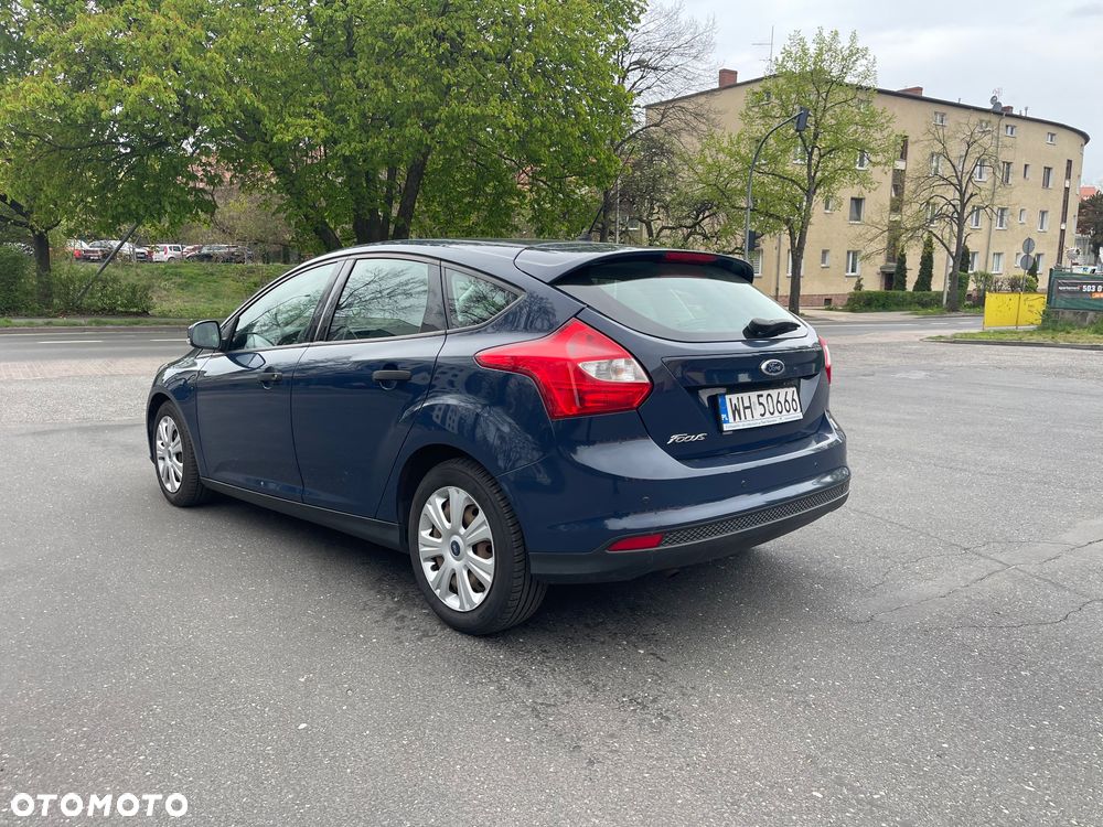 Ford Focus 1.6 Ambiente - 4