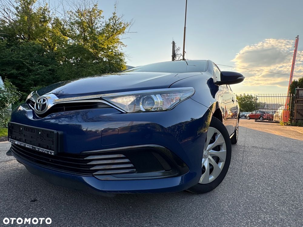 Toyota Auris 1.33 Dual-VVT-i Design Edition - 1