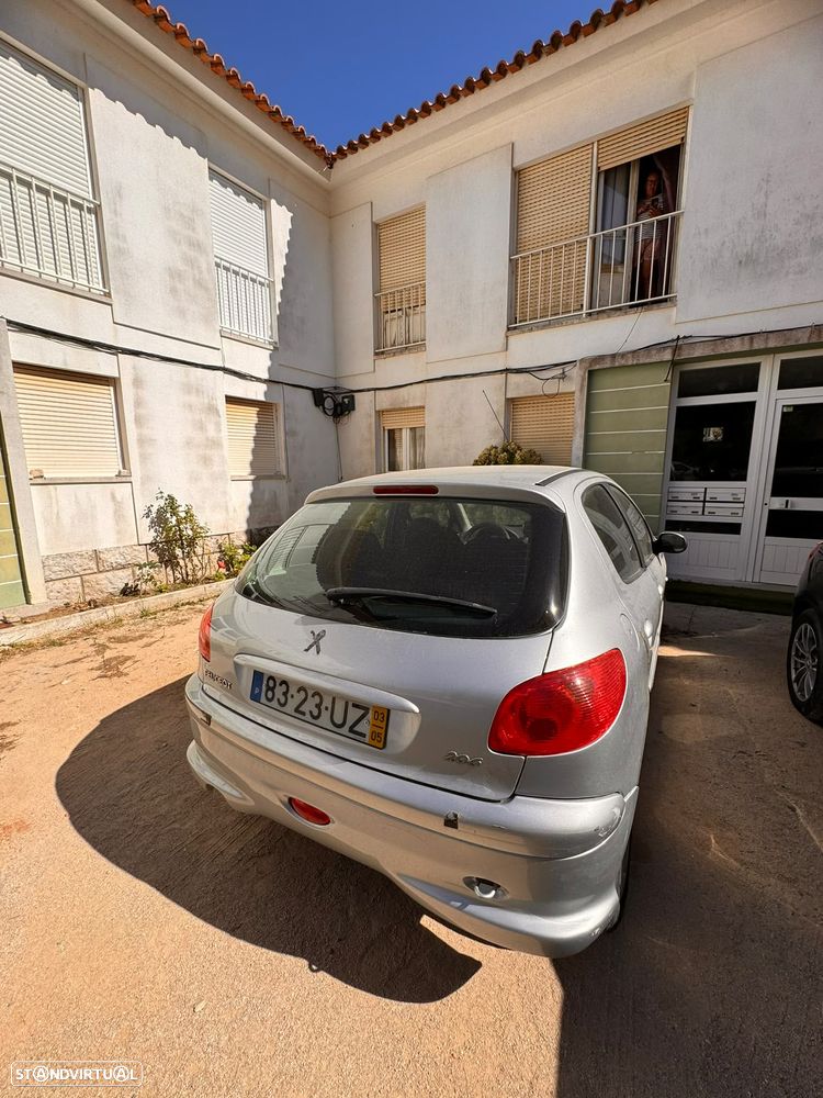 Peugeot 206 2003 photo 3