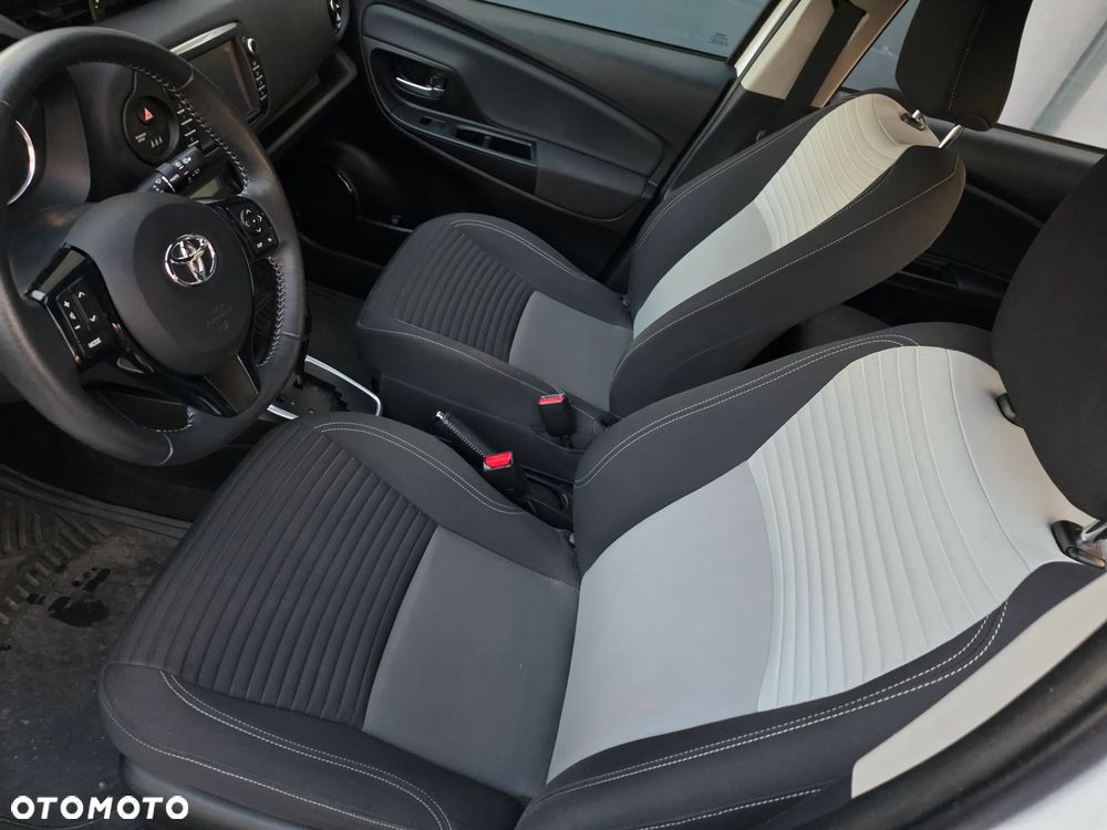 Toyota Yaris 1.5 - 17