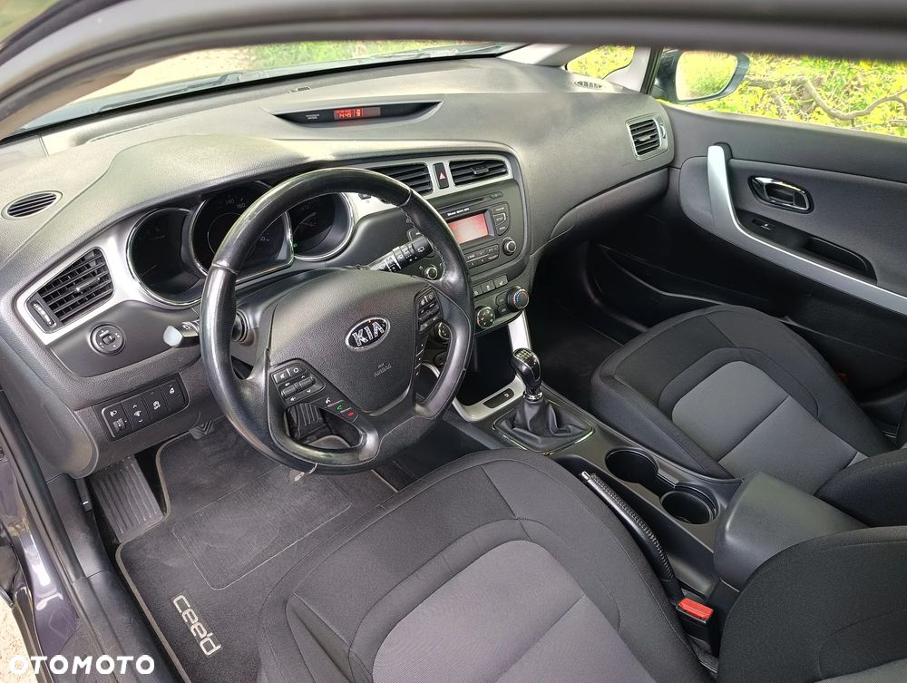 Kia Ceed 1.6 CRDi 128 Fifa World Cup Edition - 20