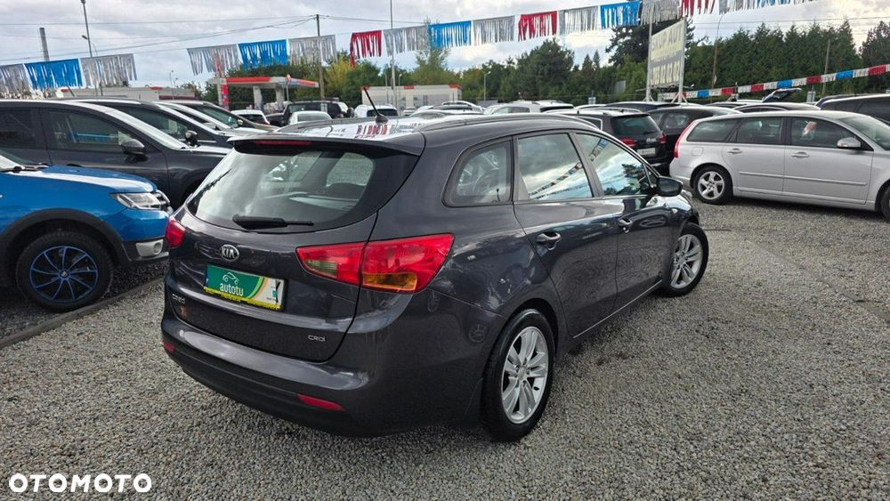 Kia Ceed - 11