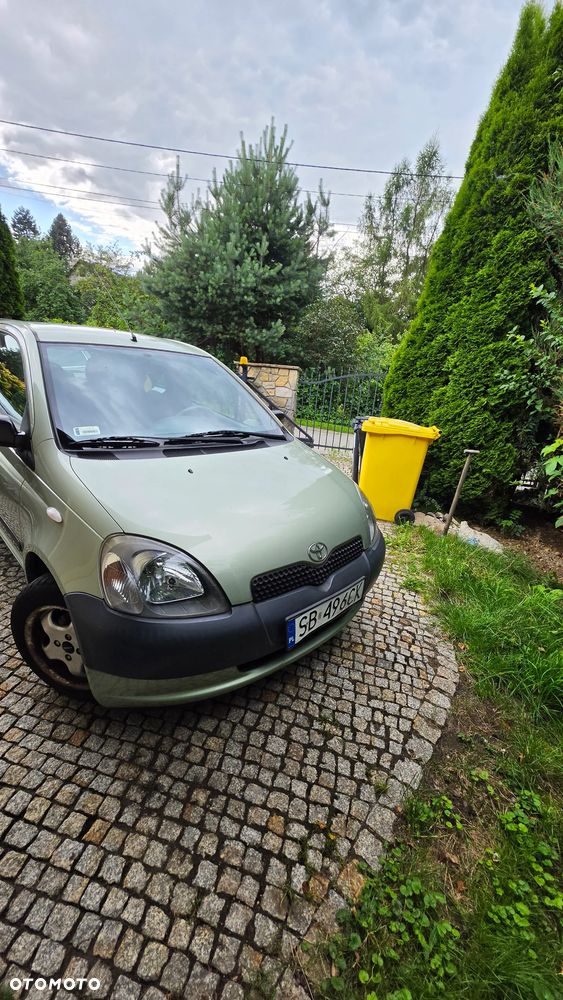 Toyota Yaris 1.0 Base - 1