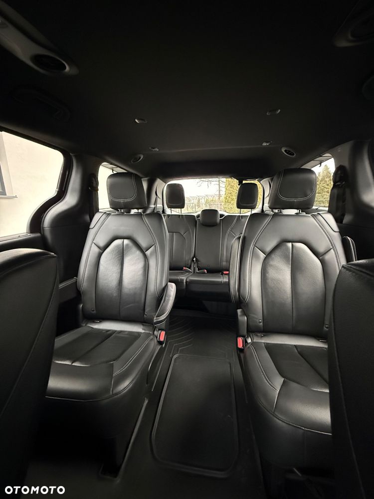 Chrysler Pacifica - 22