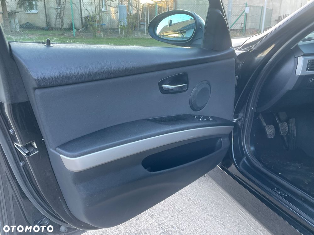 BMW Seria 3 318i Edition Exclusive - 17