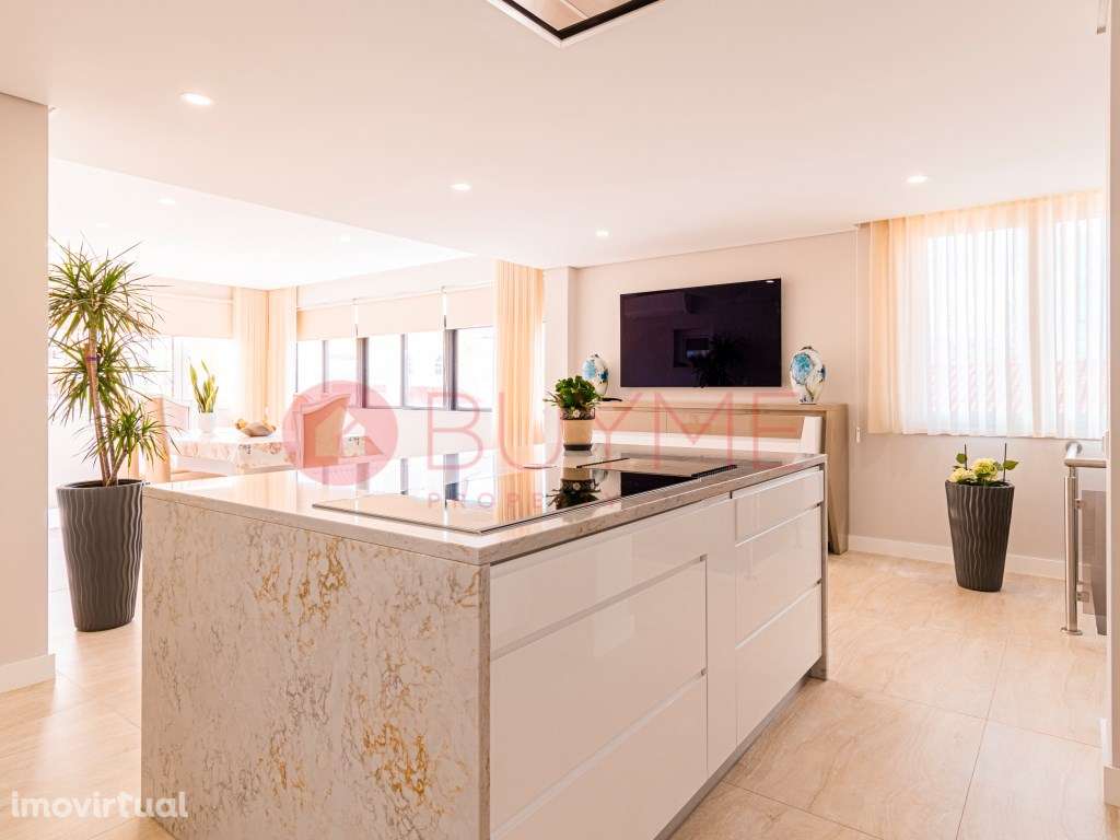 Moradia T3+2 de Luxo em Quarteira, a 5 min. da Praia - Grande imagem: 2/29