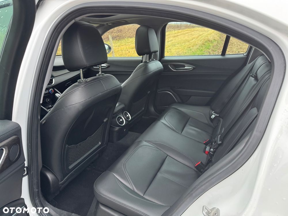 Alfa Romeo Giulia 2.0 Turbo TI Q4 - 13
