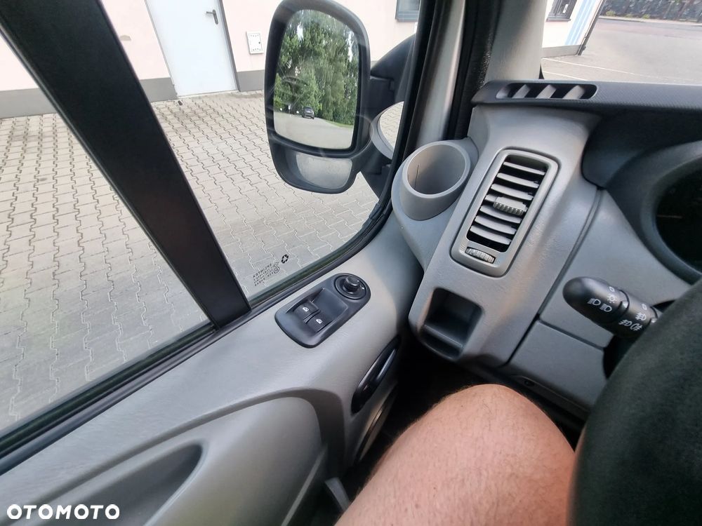 Opel Vivaro - 26