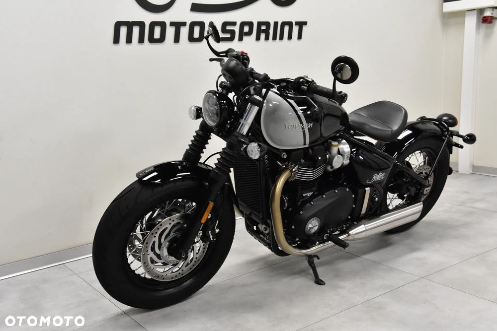 Triumph Bonneville Bobber - 3