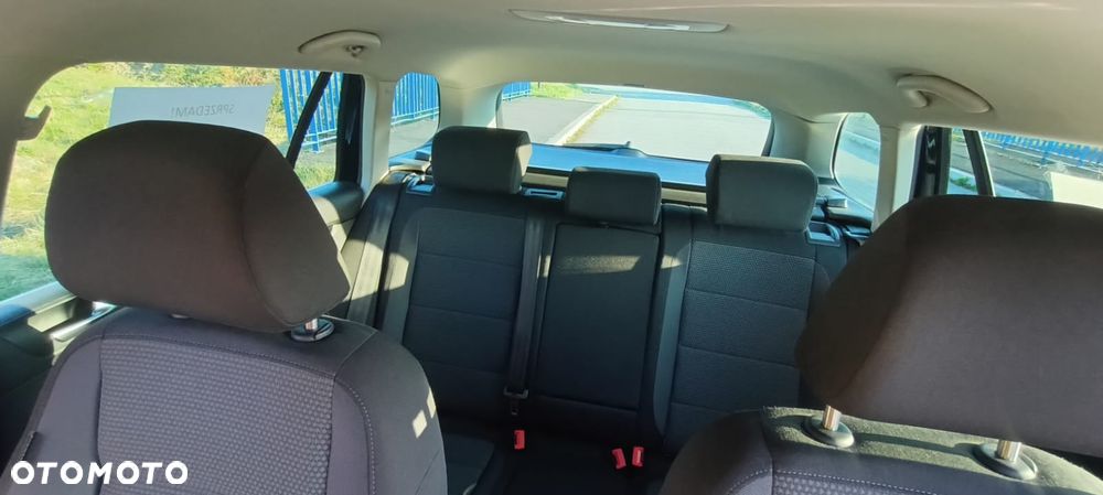 Volkswagen Golf 1.6 TDI DPF Highline - 11