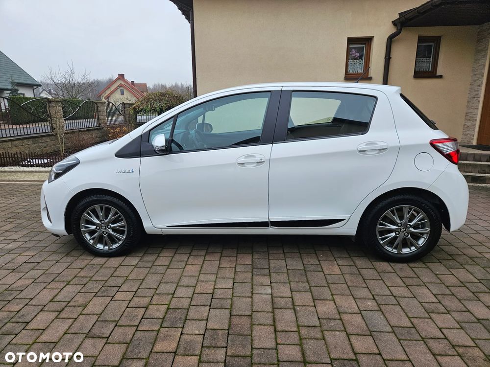 Toyota Yaris Hybrid 100 Selection - 4