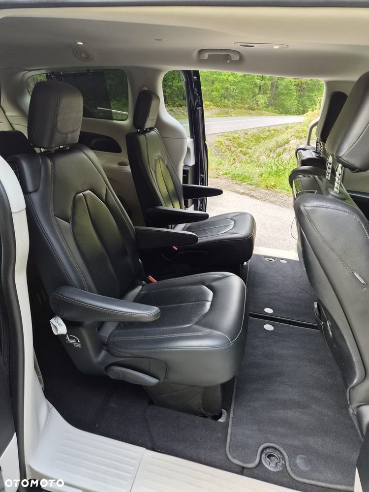 Chrysler Pacifica - 8