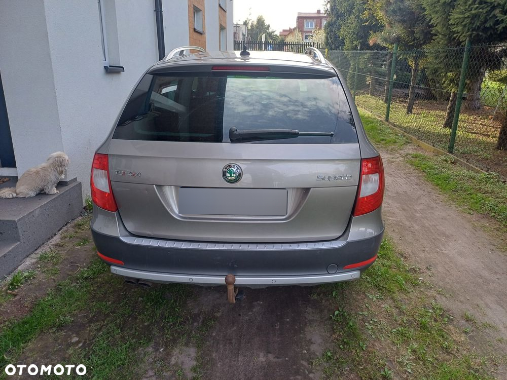 Skoda Superb Combi 2.0 TDI 4x4 DSG AllDrive - 9