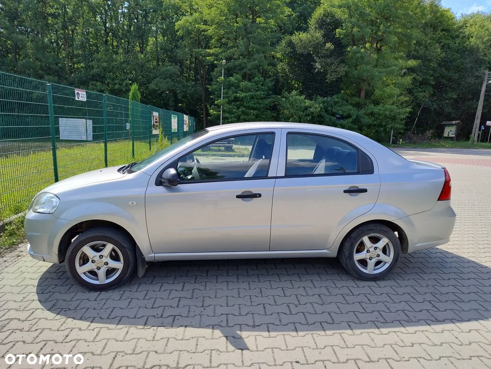 Chevrolet Aveo 1.2 16V Base - 8