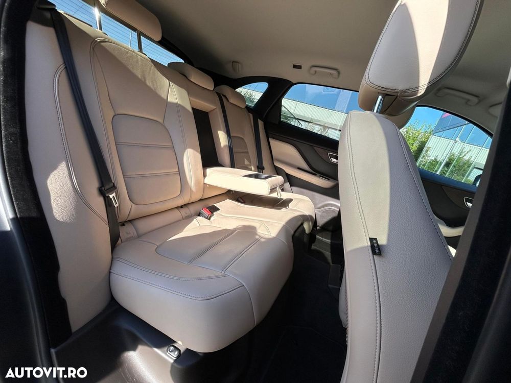 Jaguar F-Pace 20d AWD Aut. Prestige - 18