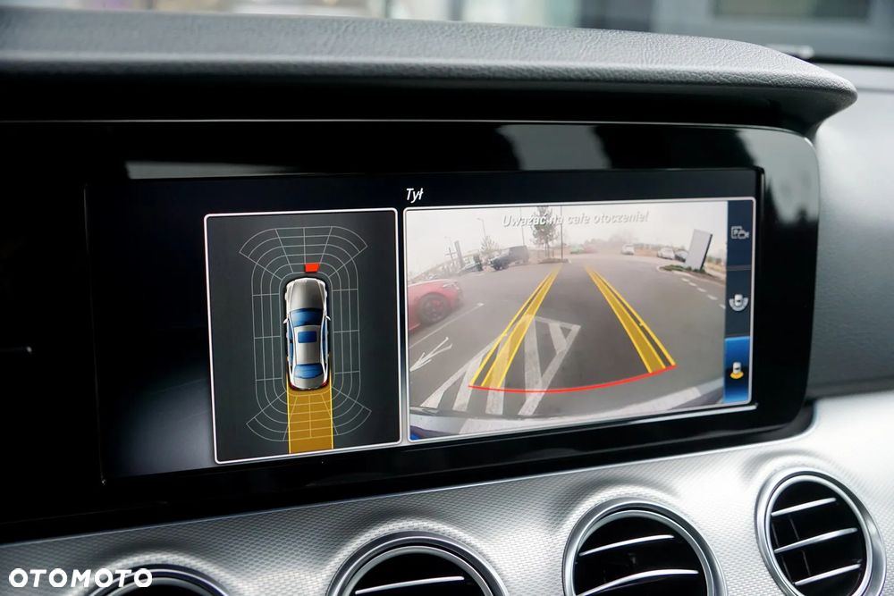 Mercedes-Benz Klasa E 220 d 4-Matic 9G-TRONIC - 33