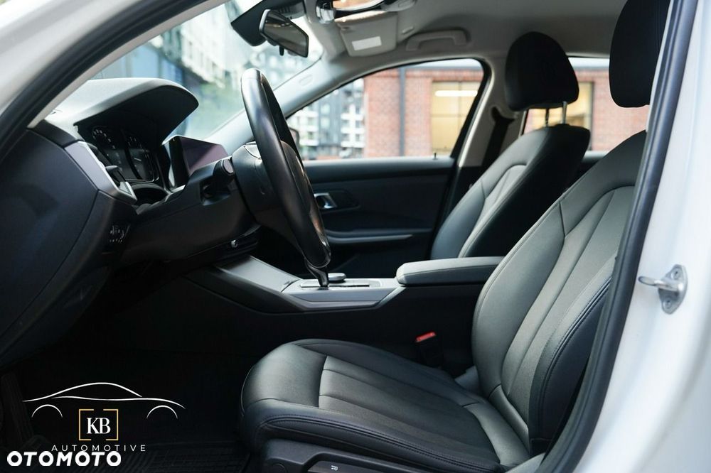 BMW Seria 3 318i - 33