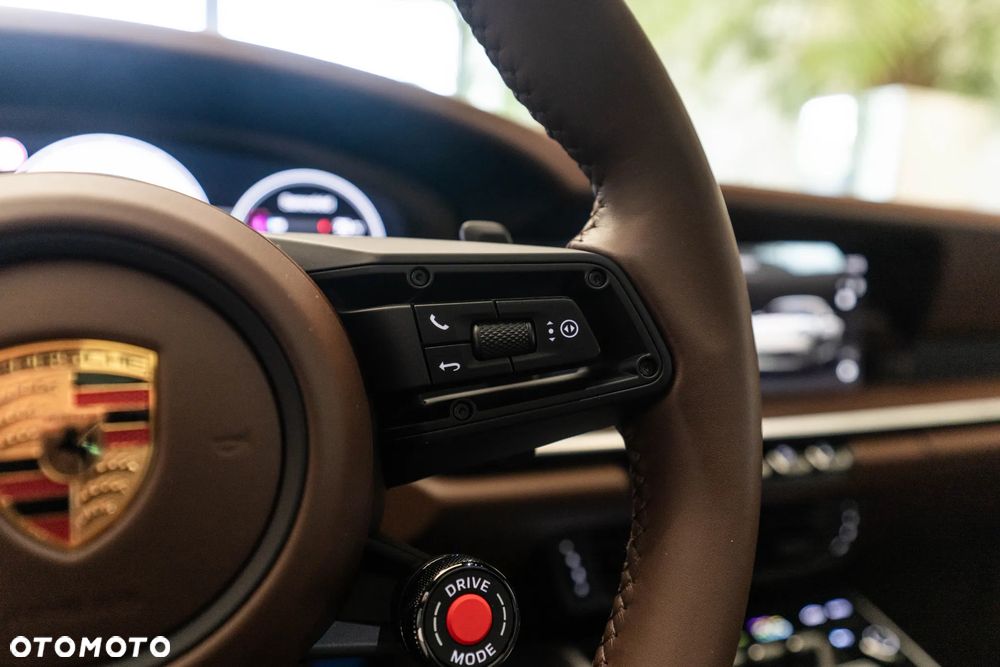 Porsche 911 Carrera 4S - 19