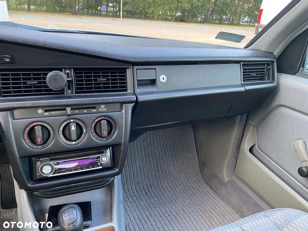 Mercedes-Benz W201 (190) - 22
