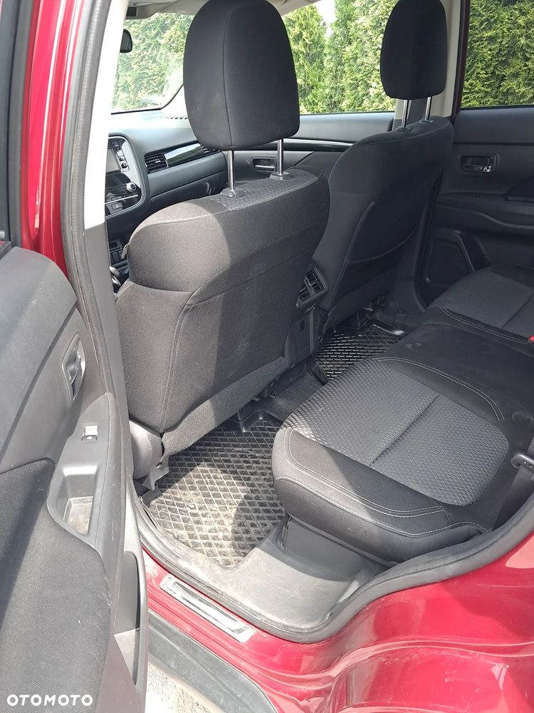 Mitsubishi Outlander - 10